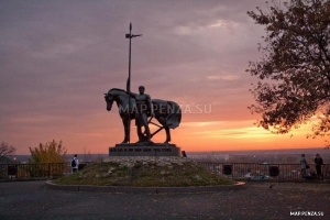 Памятник «Первопоселенец»