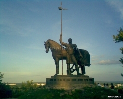 Памятник «Первопоселенец»