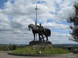 Памятник «Первопоселенец»