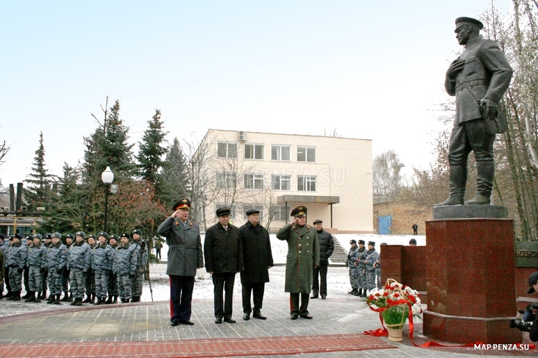 Памятник пензенским милиционерам, Современные, Достопримечательности, Цветные