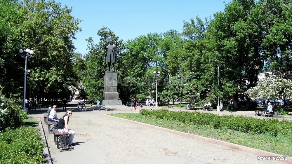 Сквер им. В.Г. Белинского, Современные, Достопримечательности, Цветные