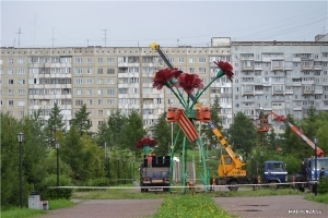 Декоративное сооружение «Три гвоздики»