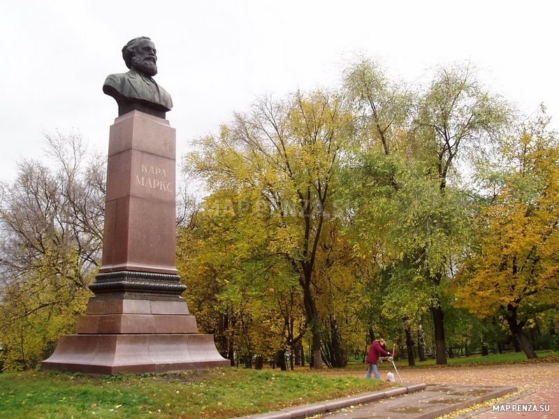 Памятник Карлу Марксу, Современные, Достопримечательности, Цветные